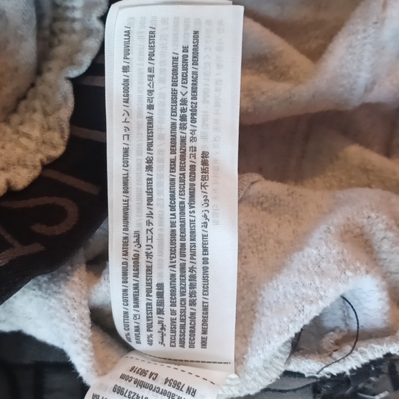 HOLLISTER joggers, size medium. Grey with black lettering around waist. - Picture 6 of 11